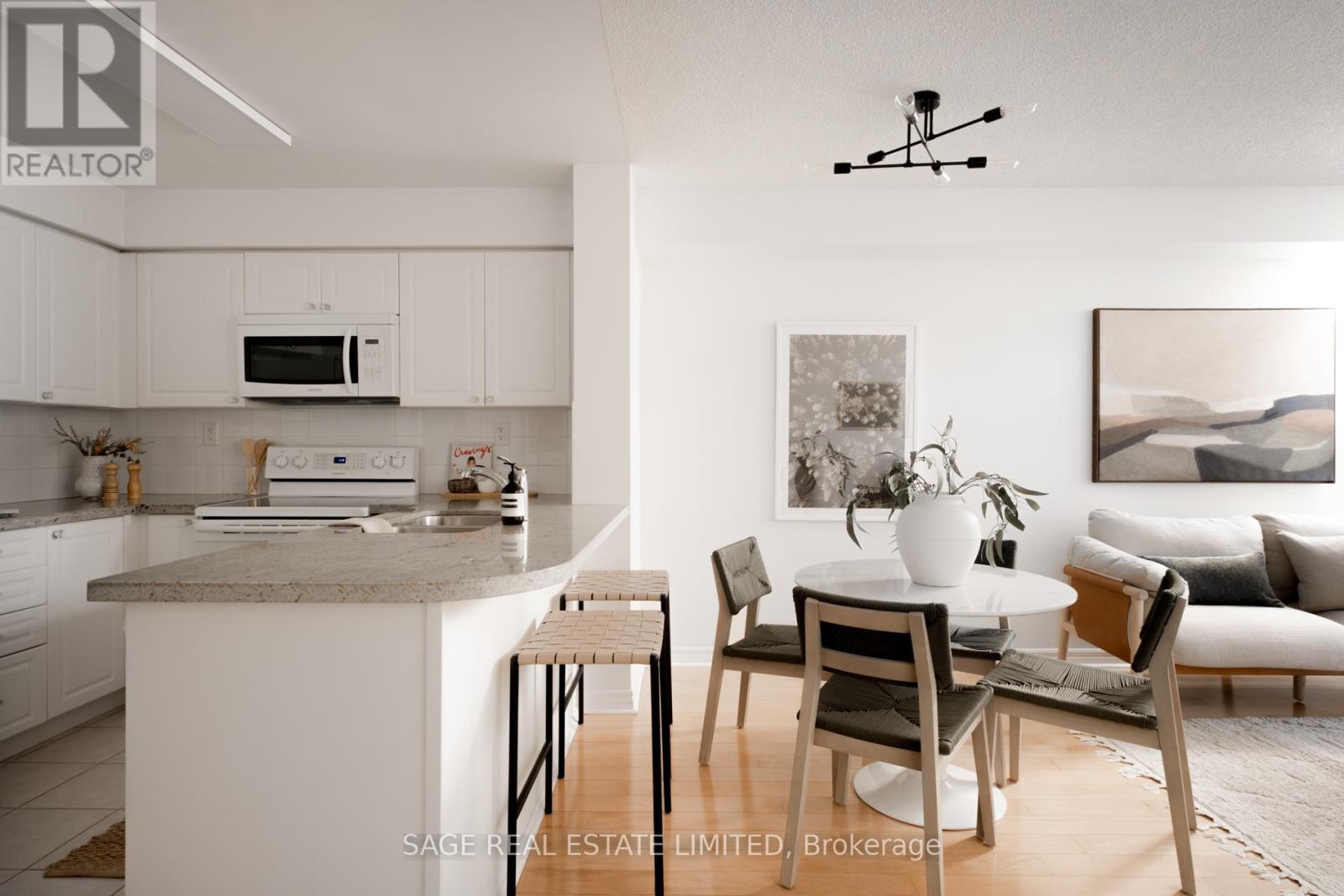 1604 - 5 Michael Power Place, Toronto, Ontario  M9A 0A3 - Photo 6 - W12926176