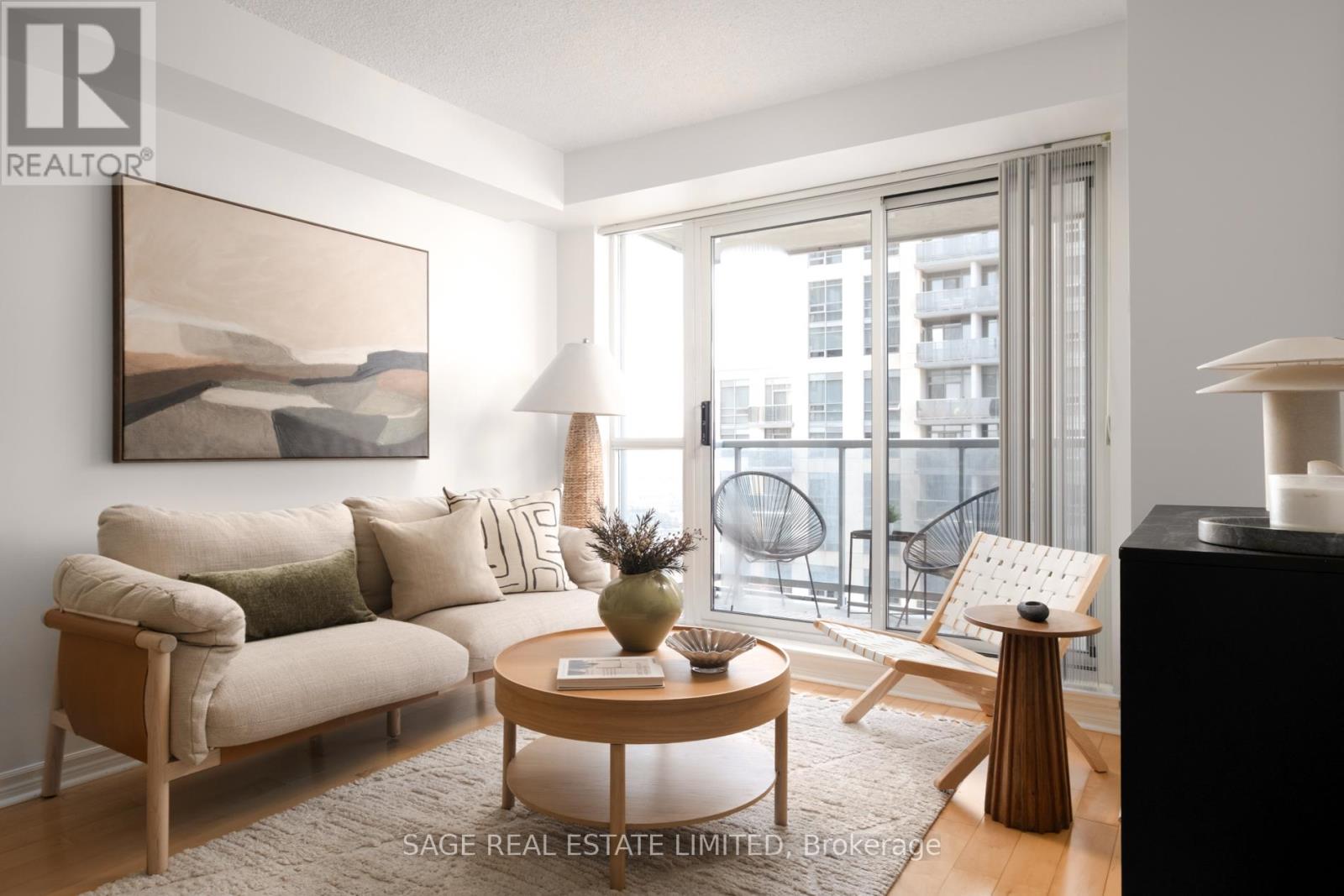 1604 - 5 Michael Power Place, Toronto, Ontario  M9A 0A3 - Photo 8 - W12926176