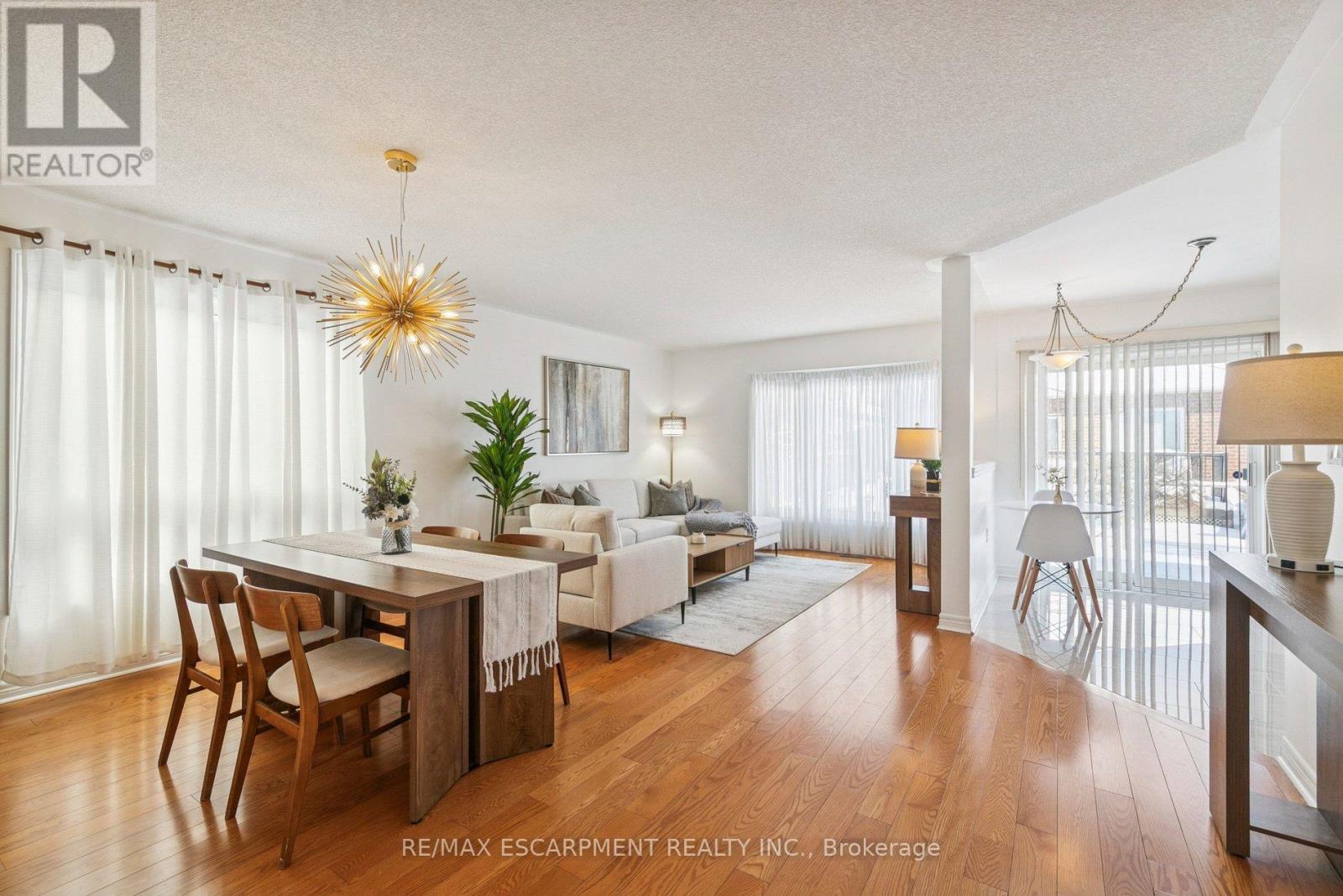 245 Centennial Forest Drive, Milton, Ontario  L9T 5W9 - Photo 7 - W12926178