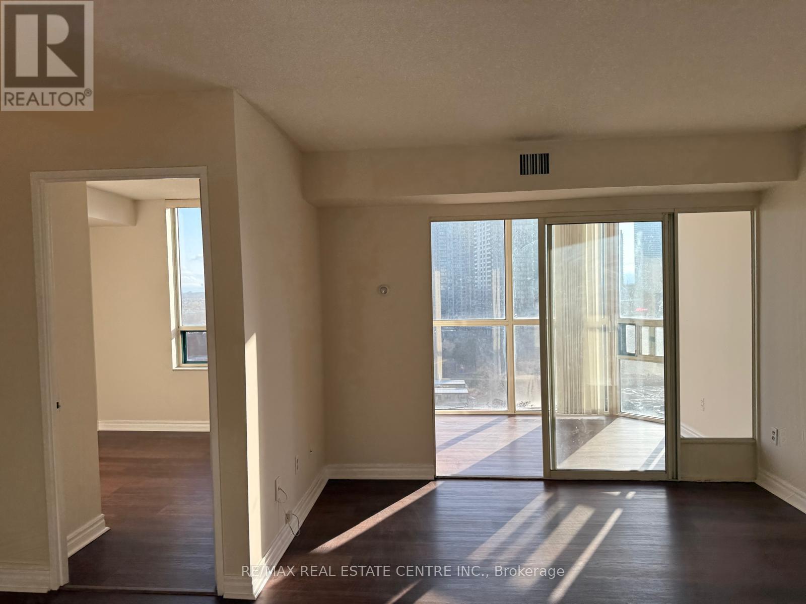 1508 - 285 Enfield Place, Mississauga (City Centre), Ontario  L5B 3Y6 - Photo 10 - W12926182