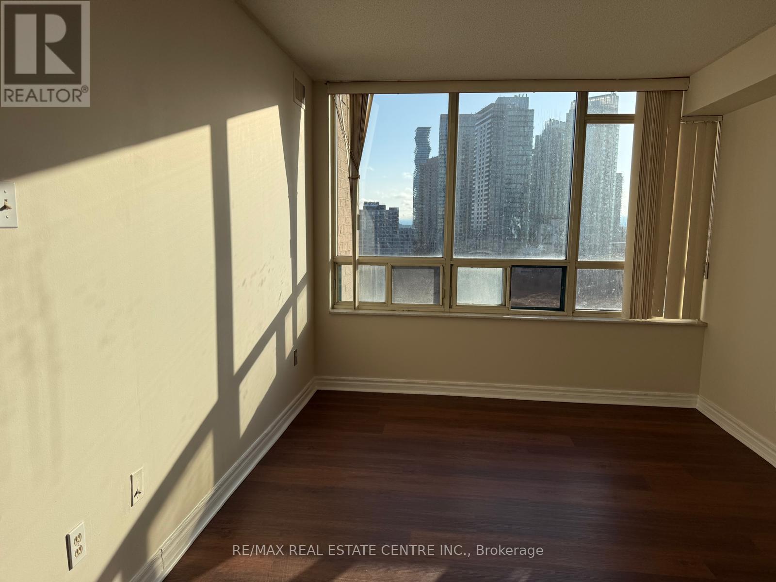 1508 - 285 Enfield Place, Mississauga (City Centre), Ontario  L5B 3Y6 - Photo 12 - W12926182