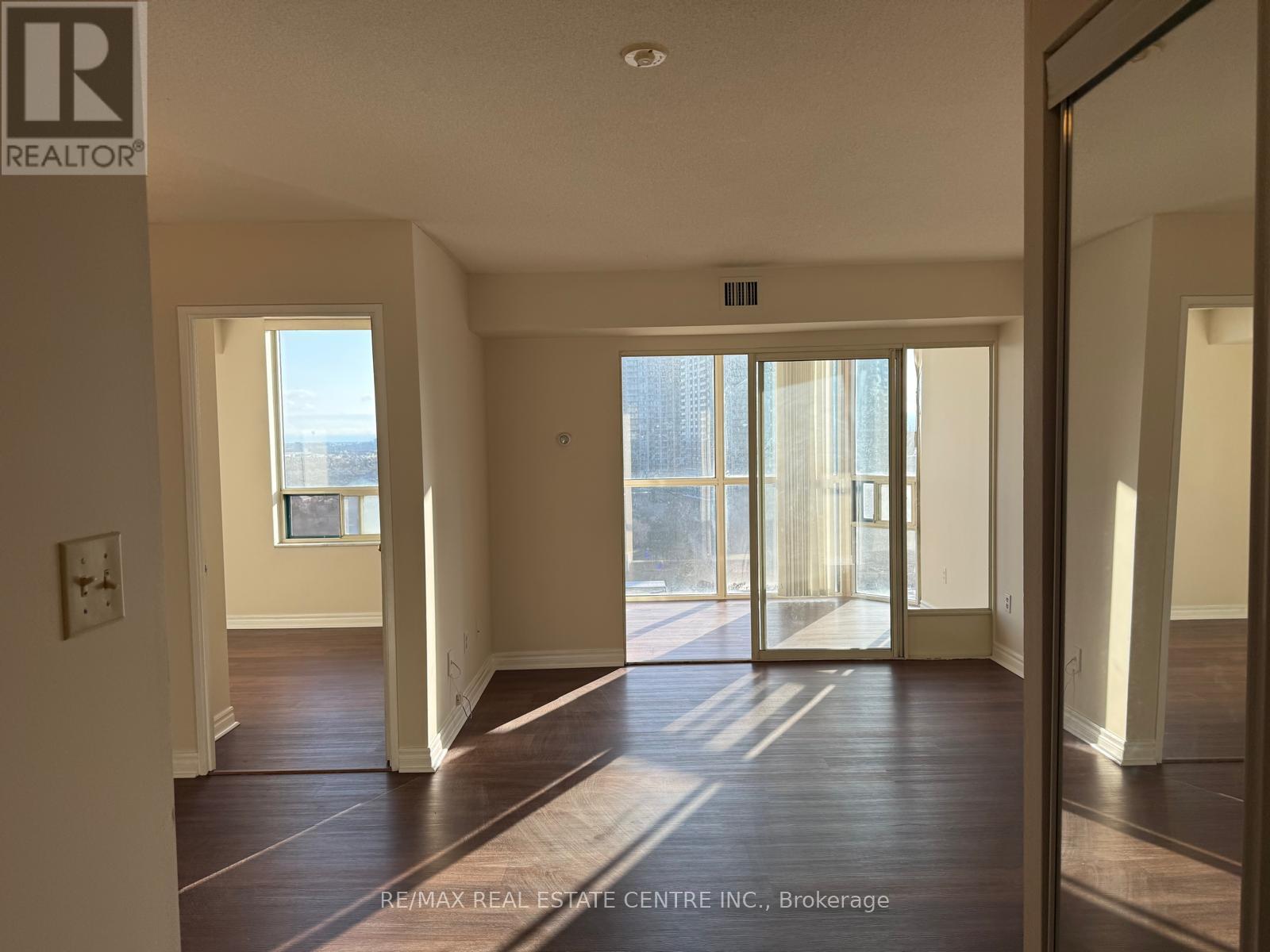 1508 - 285 Enfield Place, Mississauga (City Centre), Ontario  L5B 3Y6 - Photo 13 - W12926182