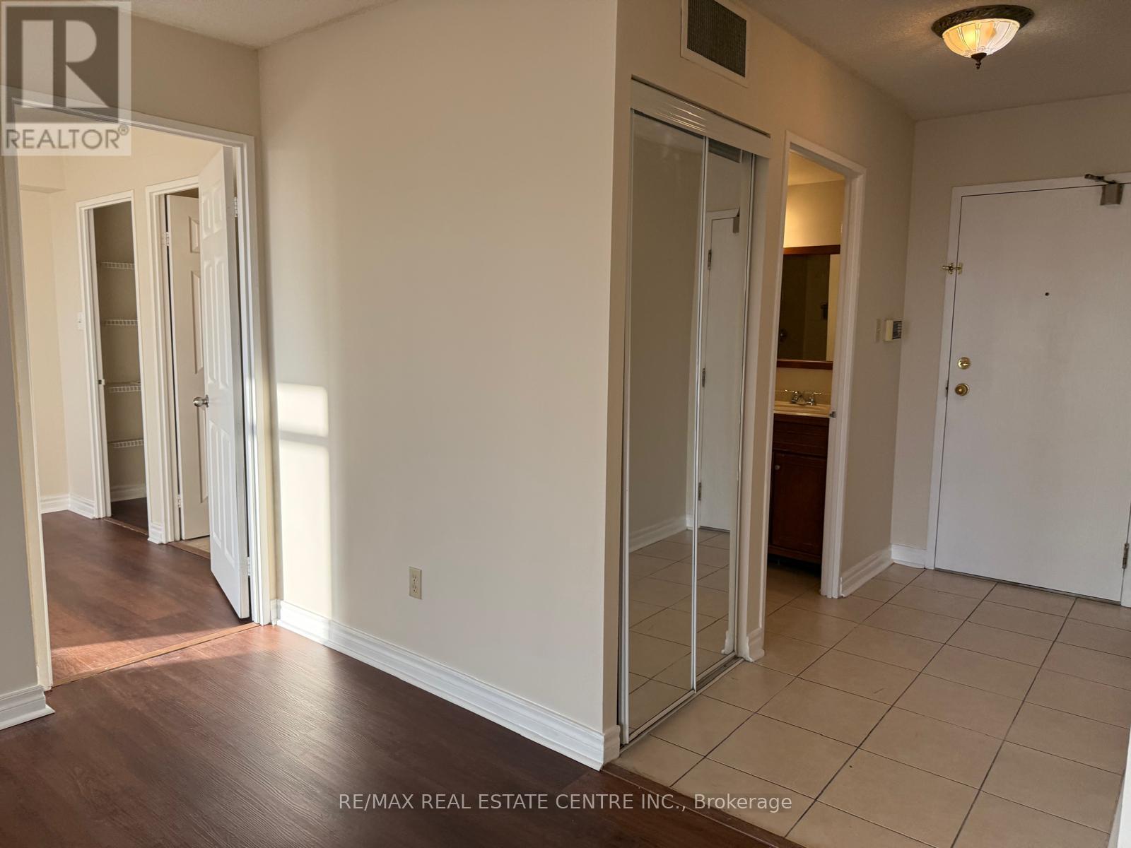 1508 - 285 Enfield Place, Mississauga (City Centre), Ontario  L5B 3Y6 - Photo 18 - W12926182