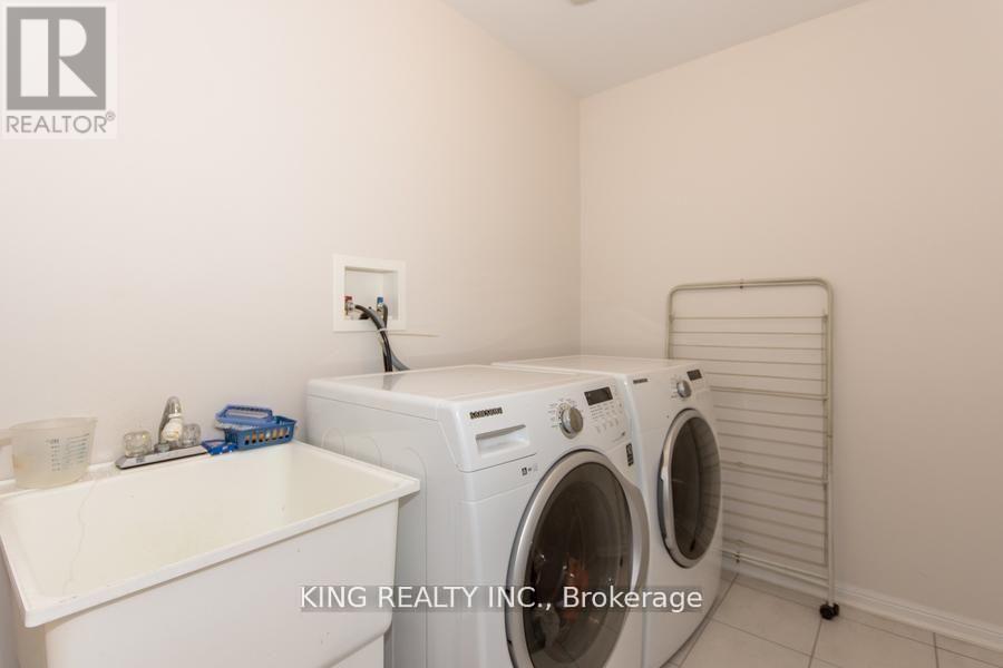 230 Cedric Terrace, Milton, Ontario  L9T 8P1 - Photo 7 - W12926208