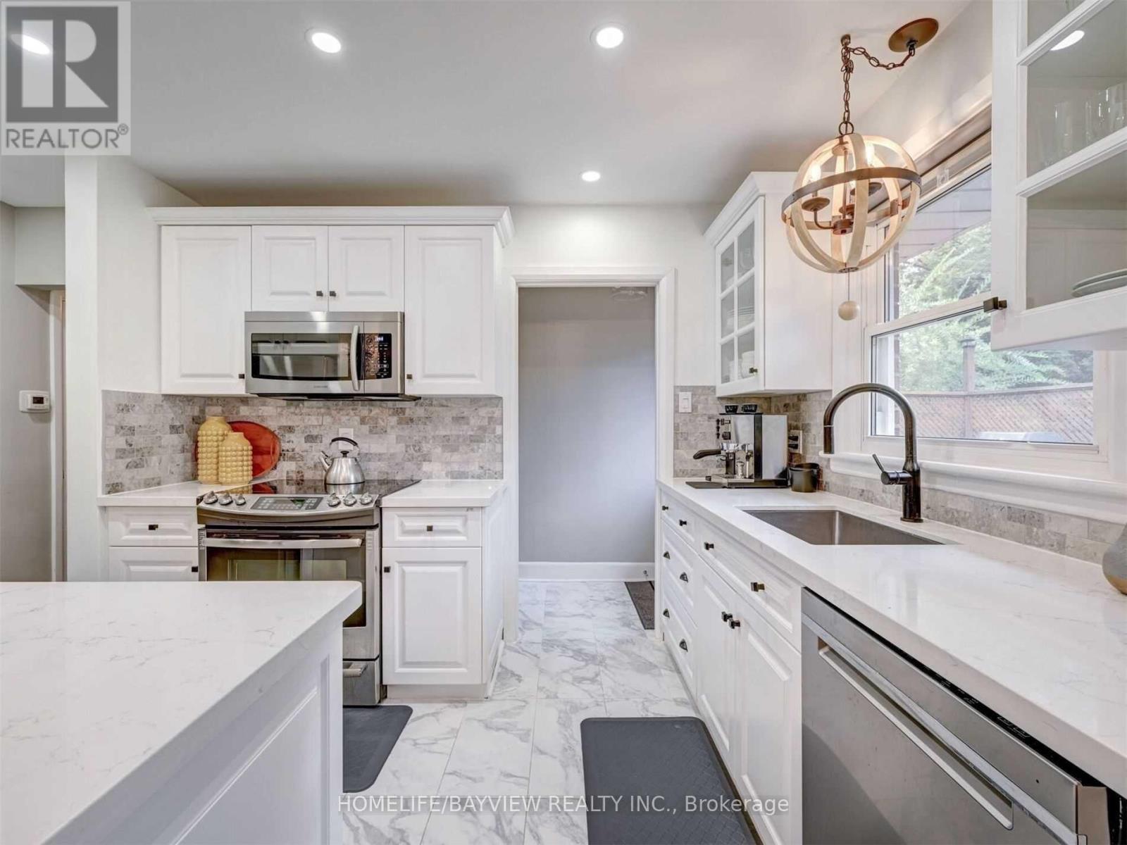 414 Dorchester Crescent, Burlington, Ontario  L7T 2X4 - Photo 14 - W12926212