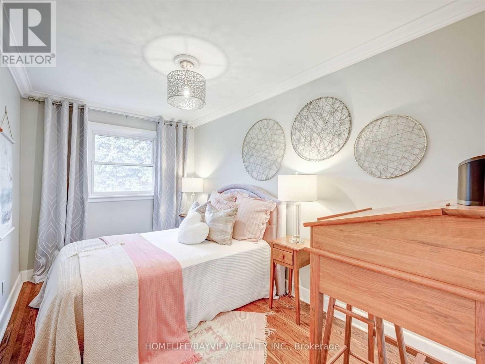 414 Dorchester Crescent, Burlington, Ontario  L7T 2X4 - Photo 19 - W12926212