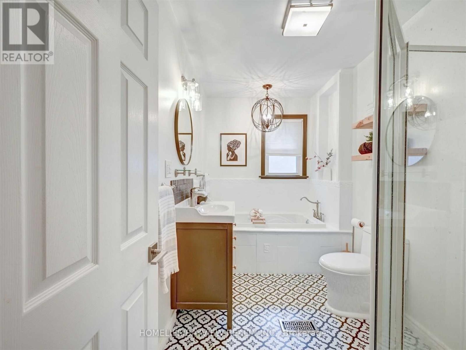 414 Dorchester Crescent, Burlington, Ontario  L7T 2X4 - Photo 23 - W12926212