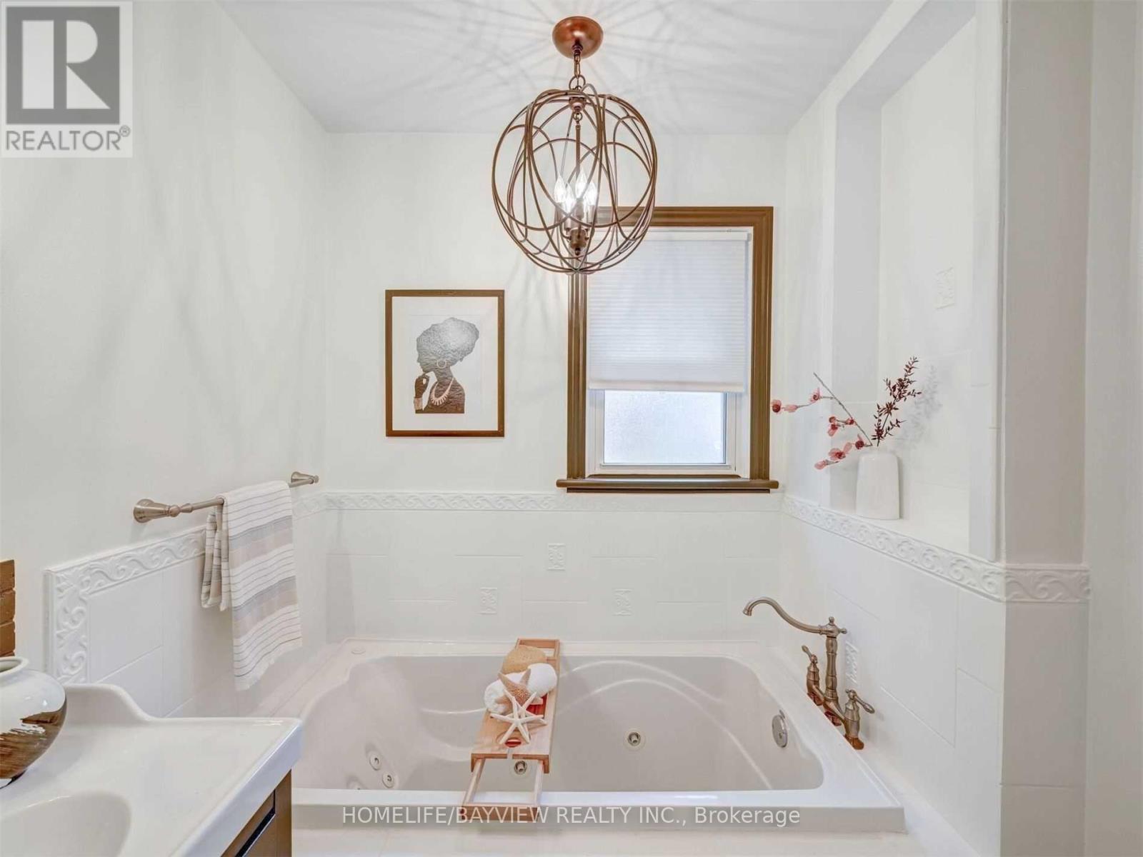 414 Dorchester Crescent, Burlington, Ontario  L7T 2X4 - Photo 24 - W12926212