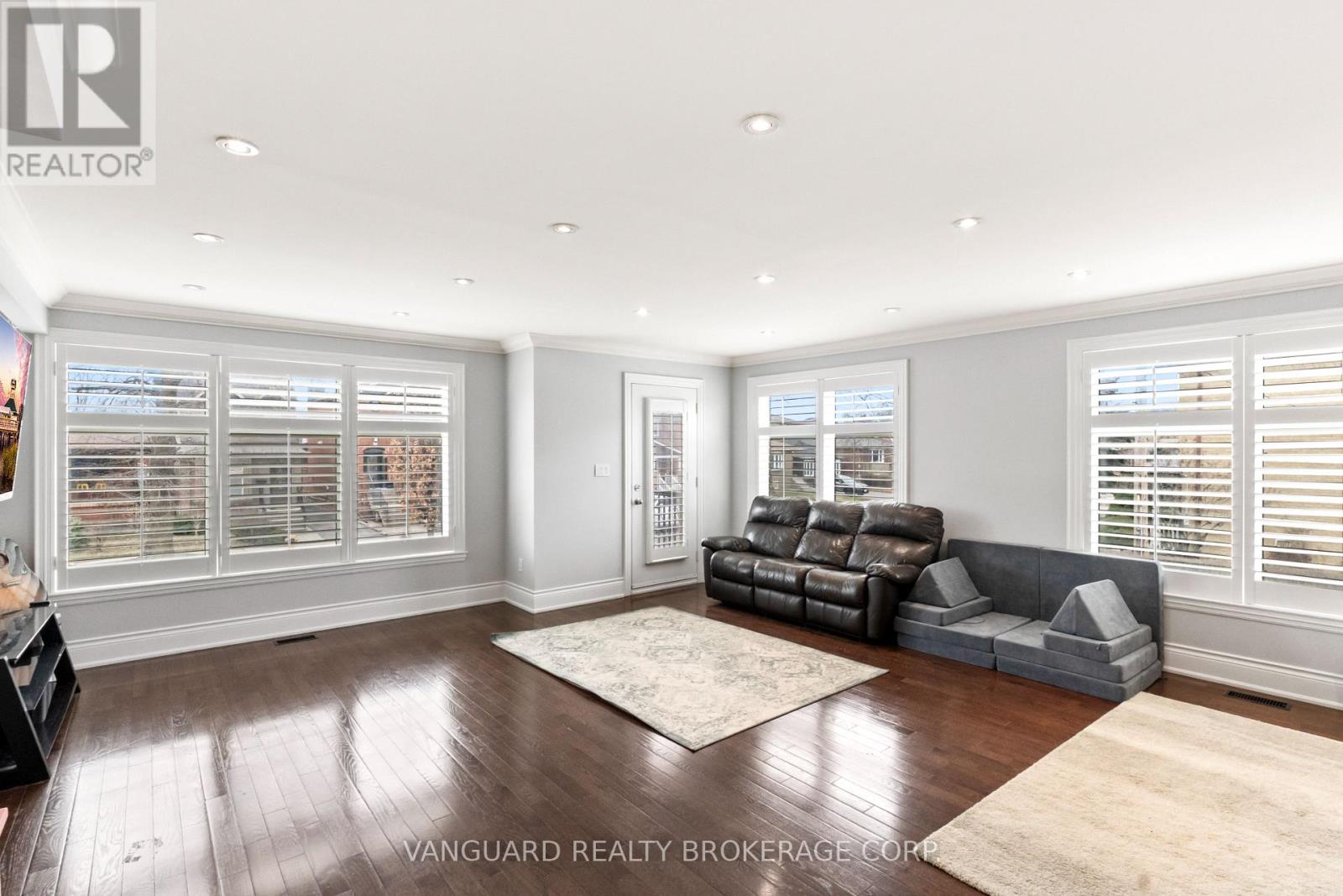 106 George Street, Toronto, Ontario  M8Z 3Y7 - Photo 9 - W12926218