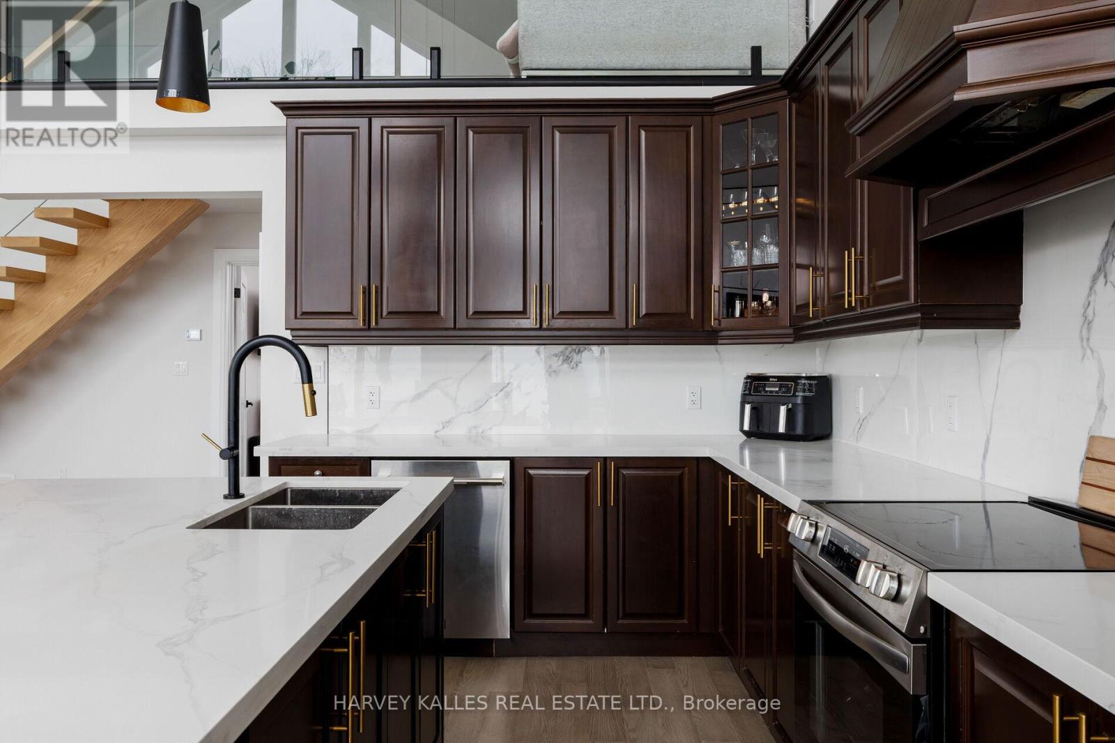 3184 Lakeshore Road, Haldimand (Dunnville), Ontario  N1A 2W8 - Photo 15 - X12926128