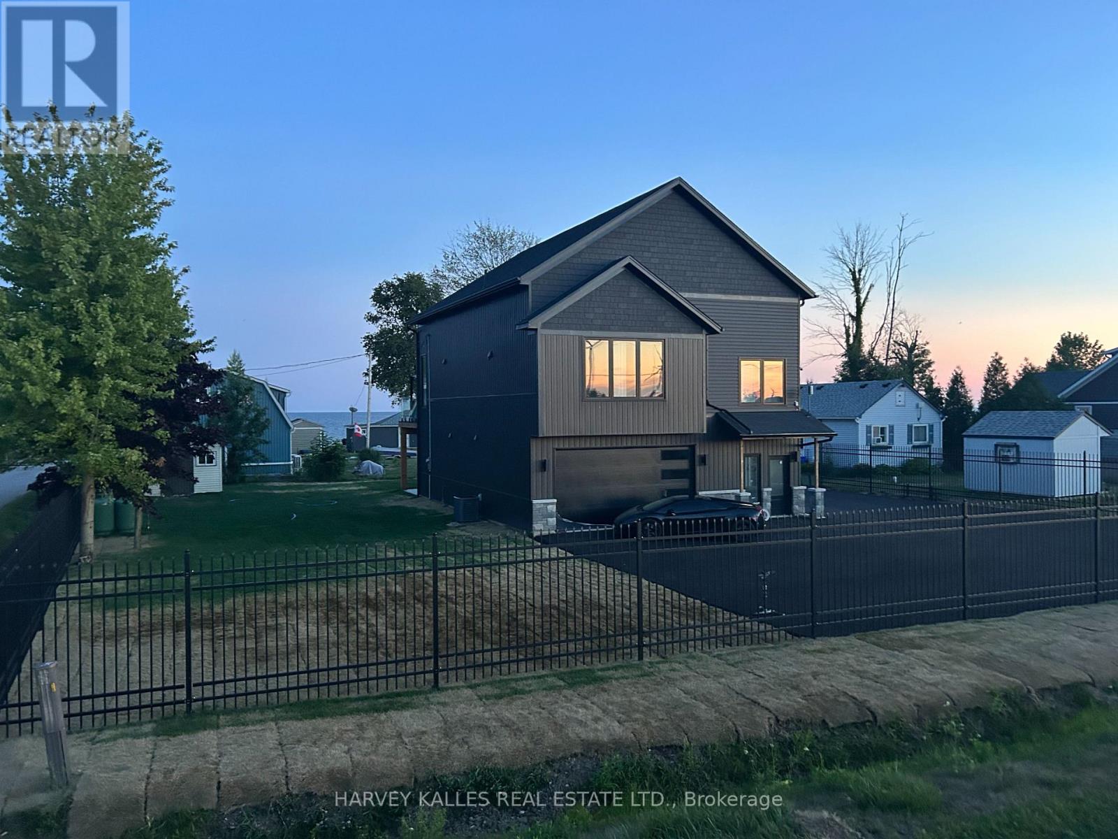 3184 Lakeshore Road, Haldimand (Dunnville), Ontario  N1A 2W8 - Photo 3 - X12926128