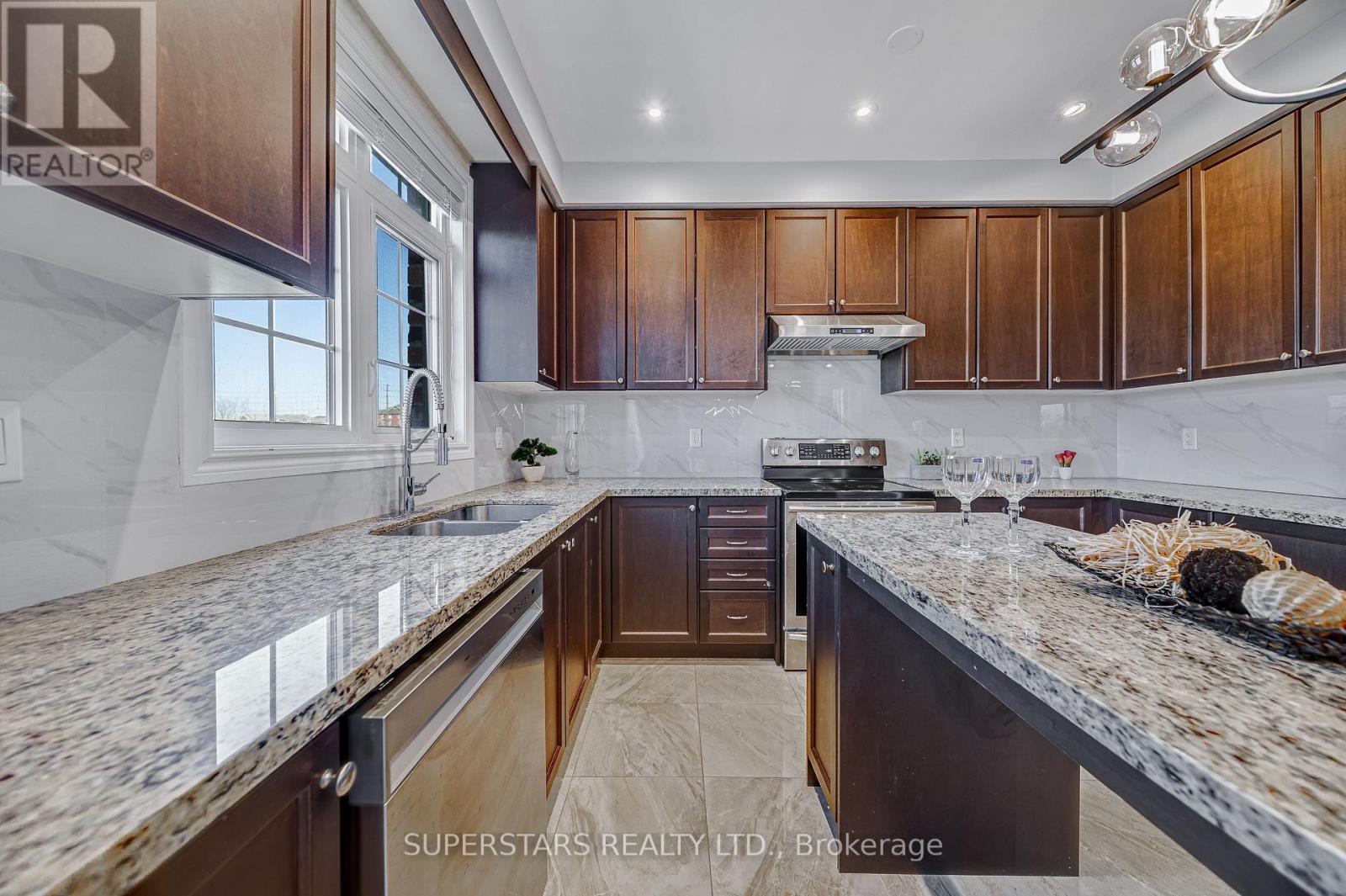 31 Roy Harper Avenue, Aurora, Ontario  L4G 0V4 - Photo 11 - N12925146