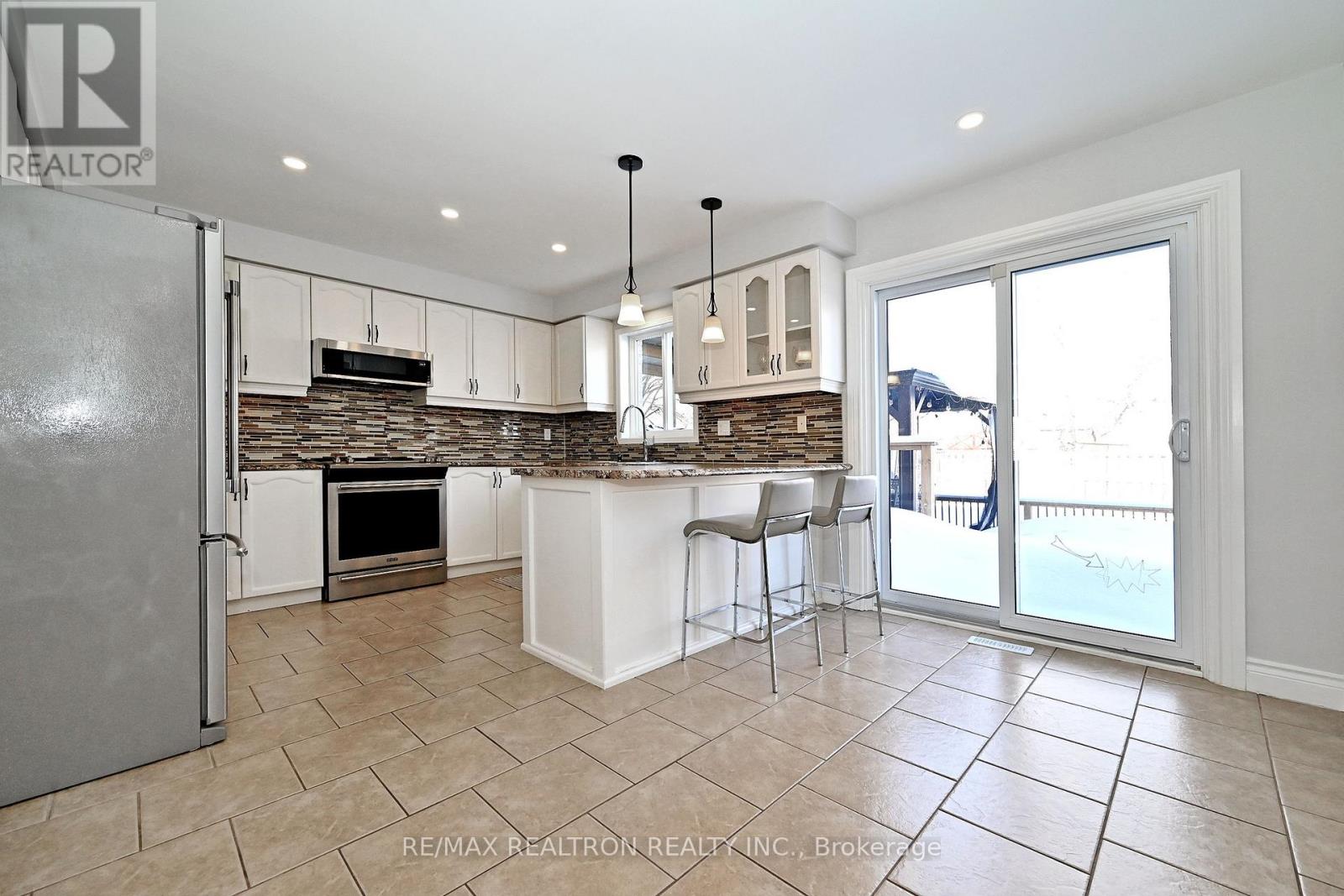 1128 Corrie Street, Innisfil, Ontario  L9S 1W9 - Photo 15 - N12708564