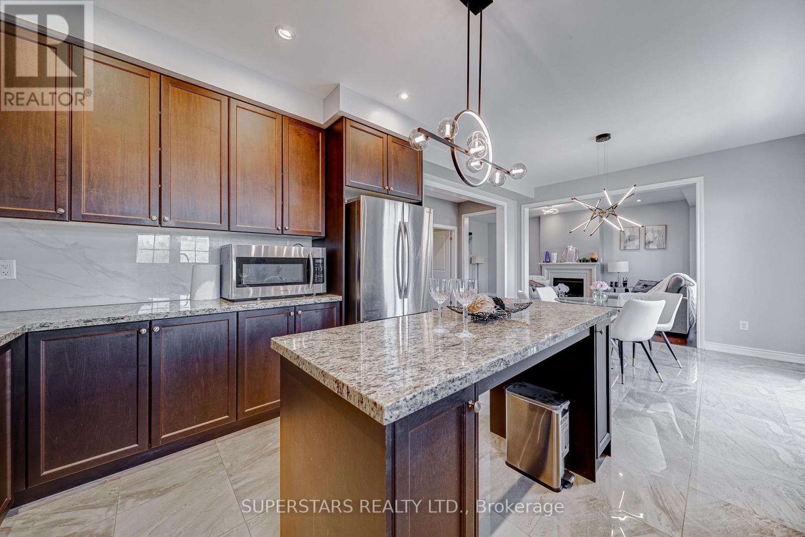 31 Roy Harper Avenue, Aurora, Ontario  L4G 0V4 - Photo 12 - N12925146