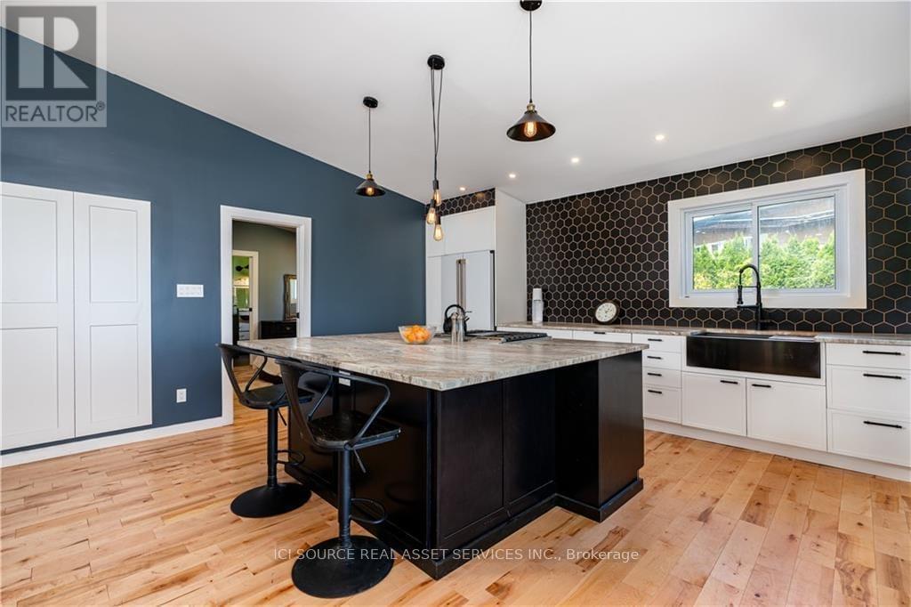 20586 Old Montreal Road, South Glengarry, Ontario  K0C 2C0 - Photo 13 - X12924930