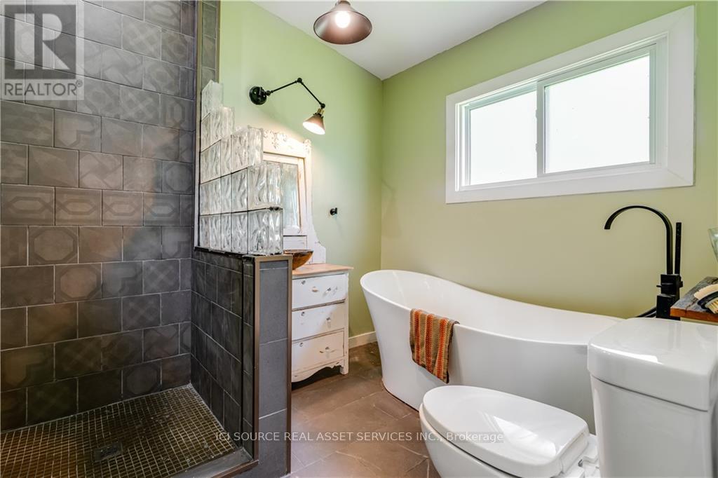 20586 Old Montreal Road, South Glengarry, Ontario  K0C 2C0 - Photo 15 - X12924930