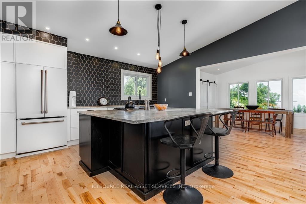 20586 Old Montreal Road, South Glengarry, Ontario  K0C 2C0 - Photo 9 - X12924930