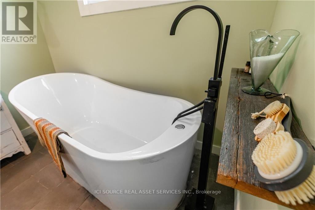 20586 Old Montreal Road, South Glengarry, Ontario  K0C 2C0 - Photo 16 - X12924930