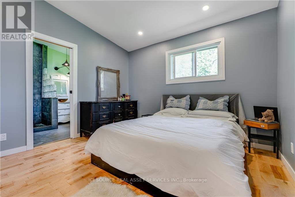 20586 Old Montreal Road, South Glengarry, Ontario  K0C 2C0 - Photo 14 - X12924930