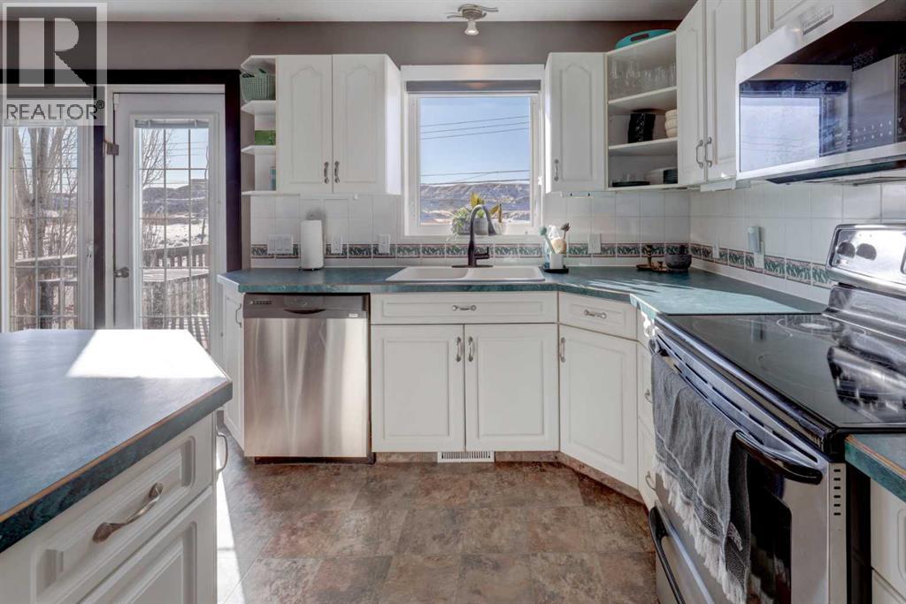 823 Bankview Drive, Drumheller, Alberta  T0J 0Y6 - Photo 10 - A2296597