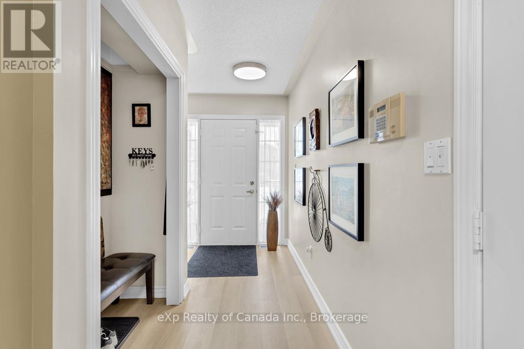 124 Wilson Avenue, Tillsonburg, Ontario  N4G 5T3 - Photo 3 - X12926334