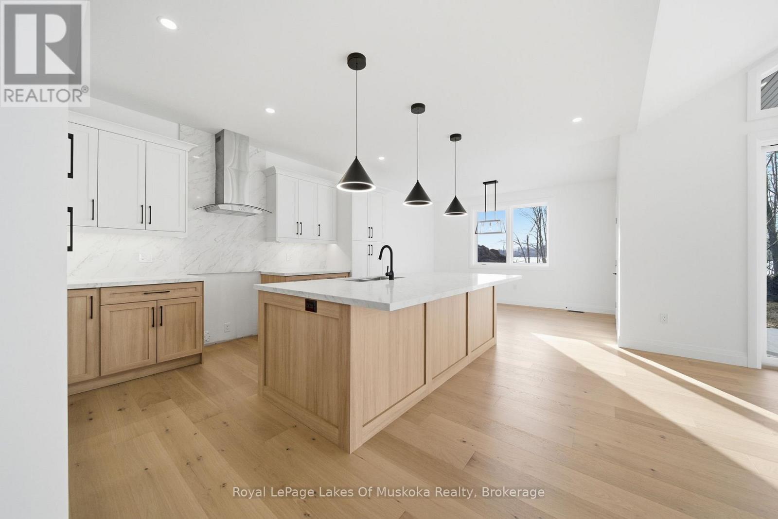 19 Henry Ball Court, Oro-Medonte, Ontario  L0K 2G1 - Photo 11 - S12926262