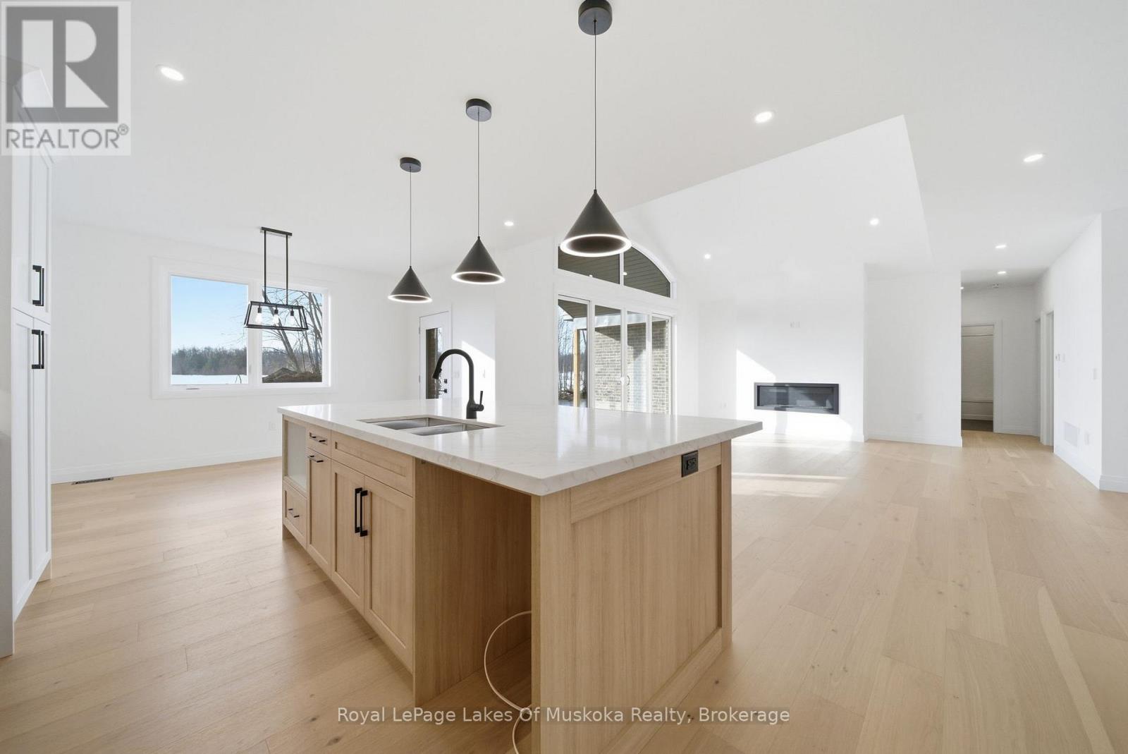 19 Henry Ball Court, Oro-Medonte, Ontario  L0K 2G1 - Photo 12 - S12926262