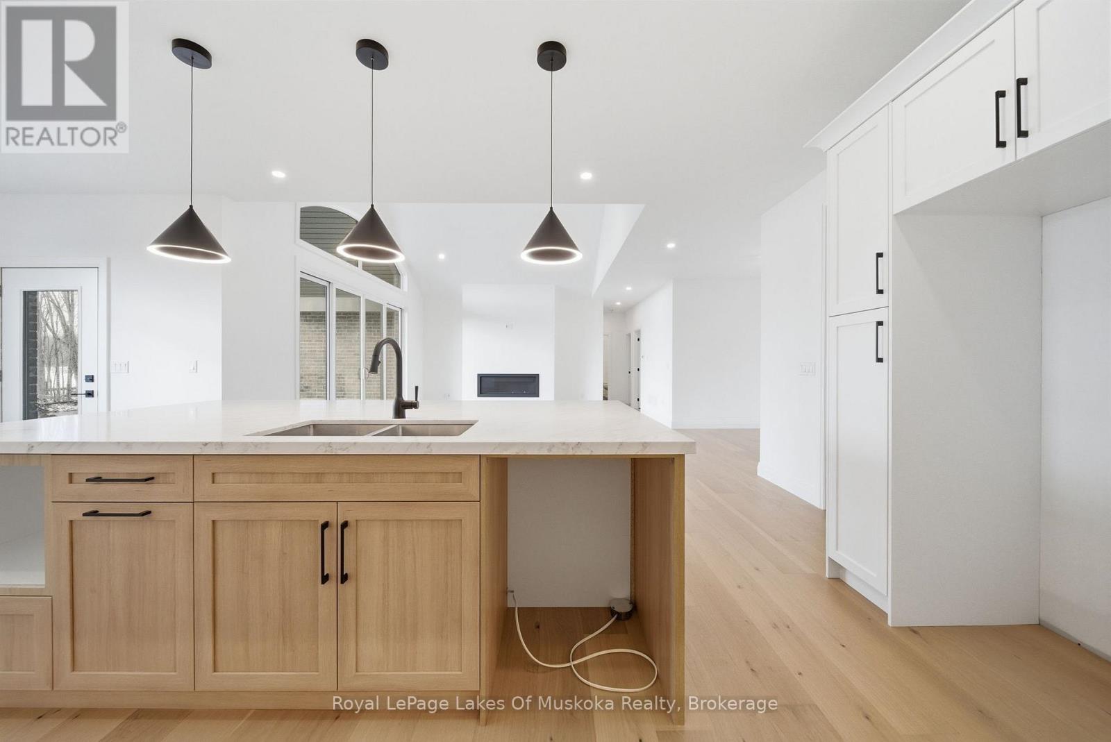 19 Henry Ball Court, Oro-Medonte, Ontario  L0K 2G1 - Photo 16 - S12926262