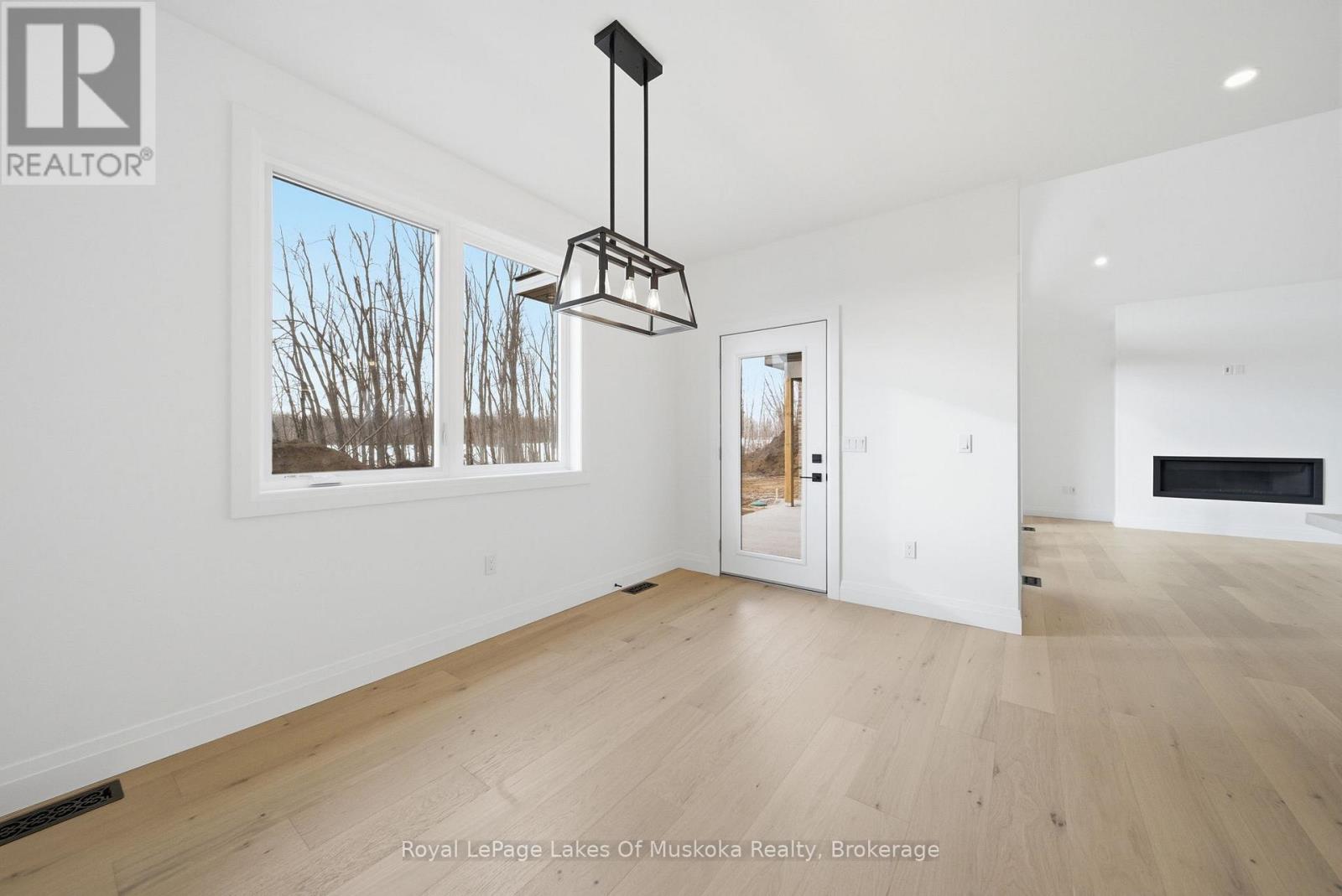 19 Henry Ball Court, Oro-Medonte, Ontario  L0K 2G1 - Photo 18 - S12926262