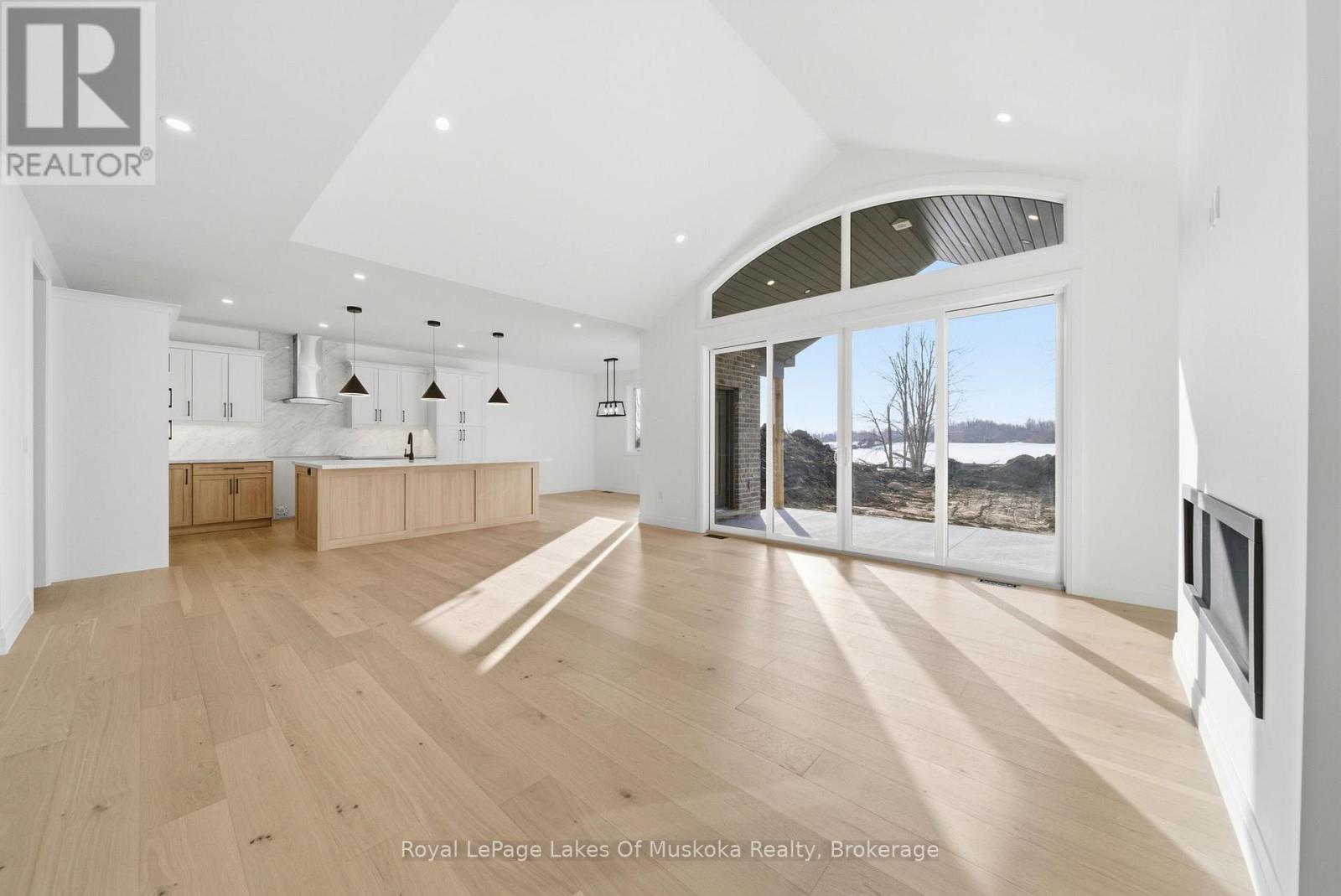 19 Henry Ball Court, Oro-Medonte, Ontario  L0K 2G1 - Photo 4 - S12926262