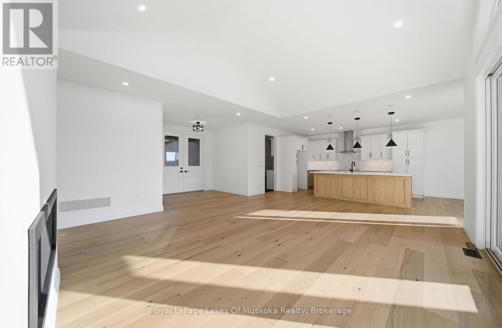 19 Henry Ball Court, Oro-Medonte, Ontario  L0K 2G1 - Photo 5 - S12926262