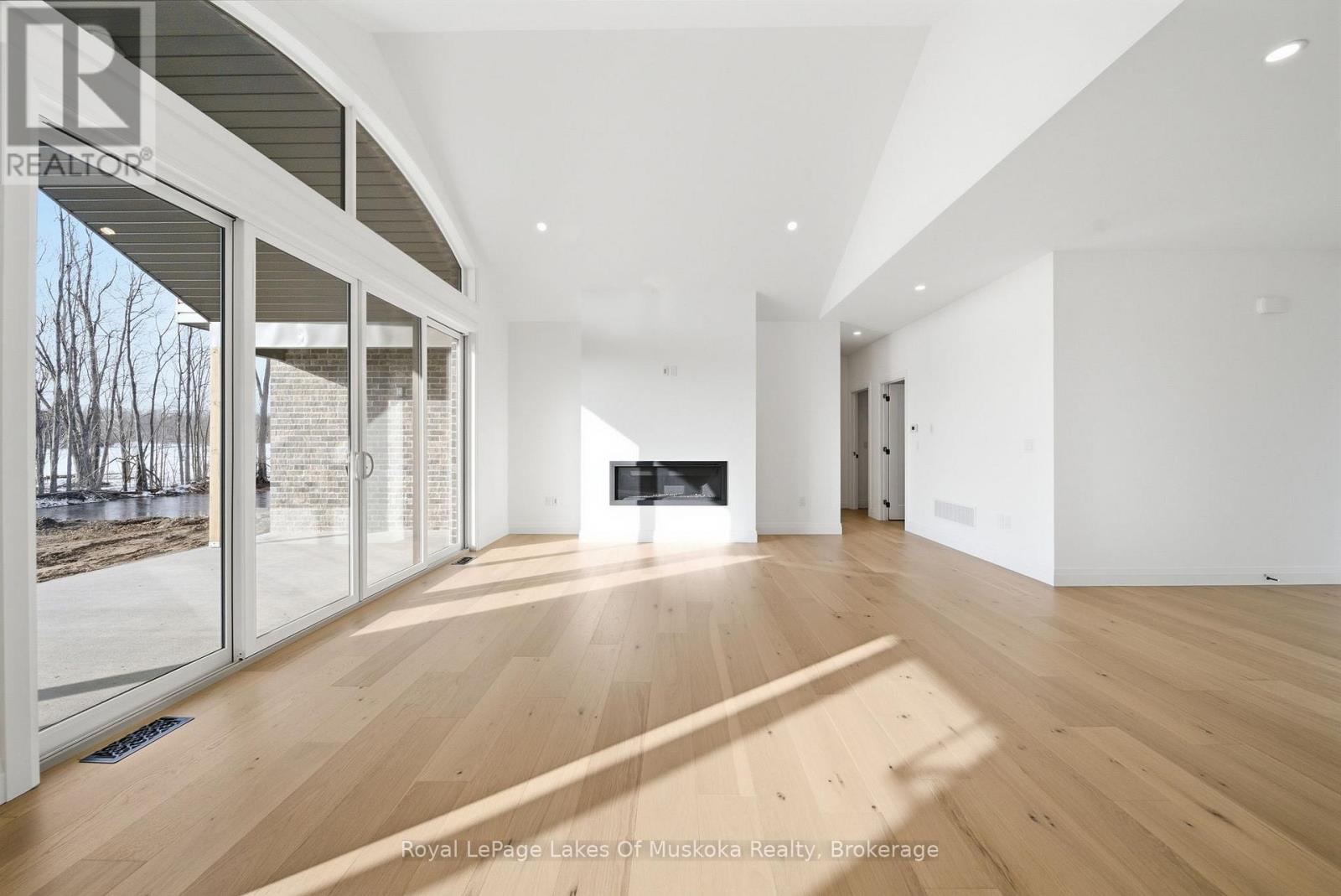 19 Henry Ball Court, Oro-Medonte, Ontario  L0K 2G1 - Photo 8 - S12926262