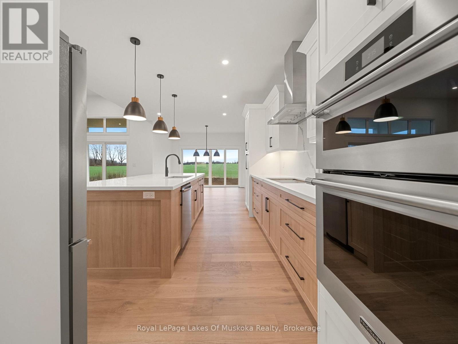 23 Henry Ball Court, Oro-Medonte, Ontario  L0K 2G1 - Photo 4 - S12926272