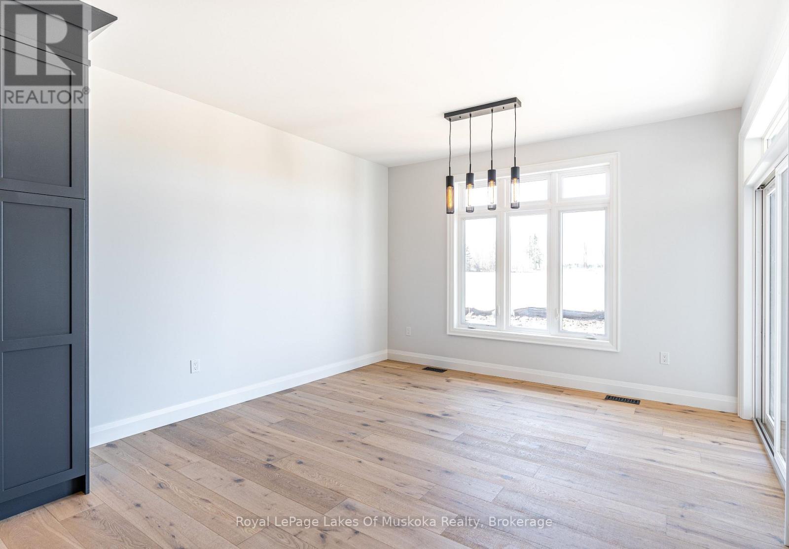 21 Henry Ball Court, Oro-Medonte, Ontario  L0K 2G1 - Photo 14 - S12926300