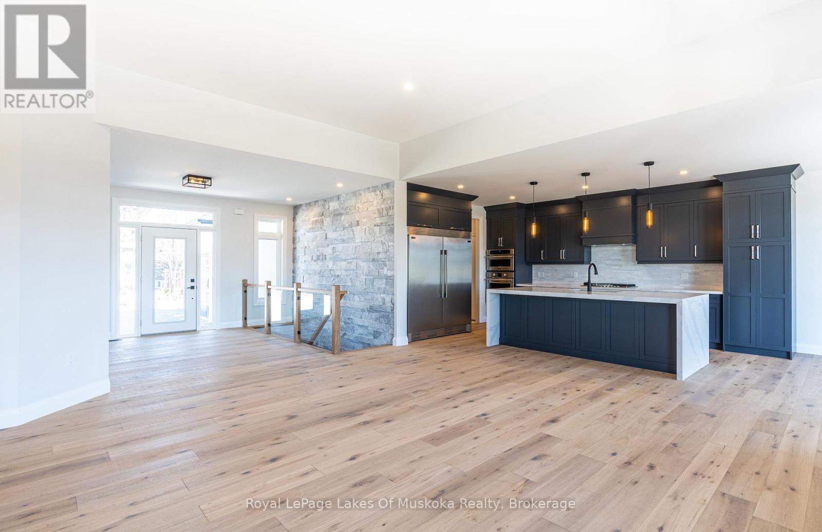 21 Henry Ball Court, Oro-Medonte, Ontario  L0K 2G1 - Photo 4 - S12926300