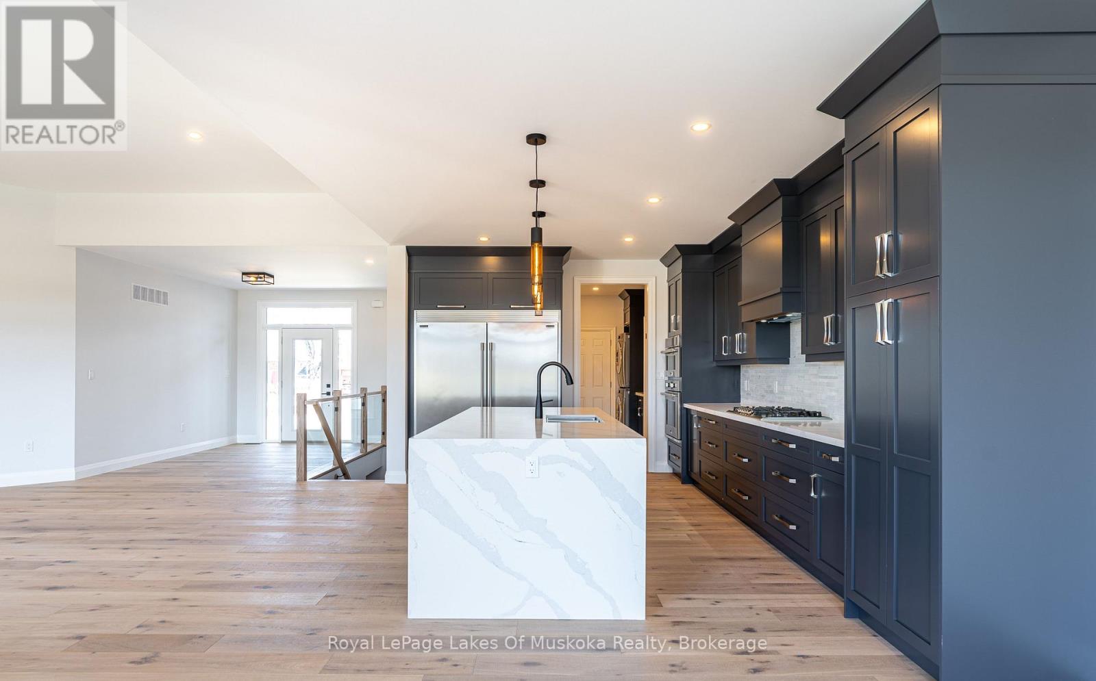 21 Henry Ball Court, Oro-Medonte, Ontario  L0K 2G1 - Photo 5 - S12926300