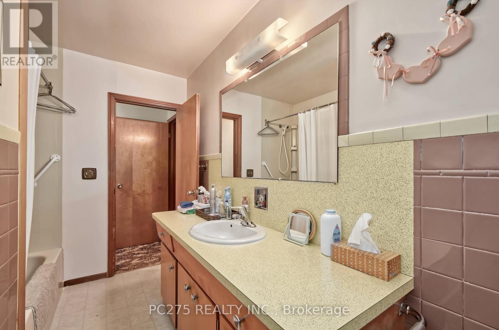 6256 Egremont Road, Warwick, Ontario  N0N 1J4 - Photo 17 - X12926236