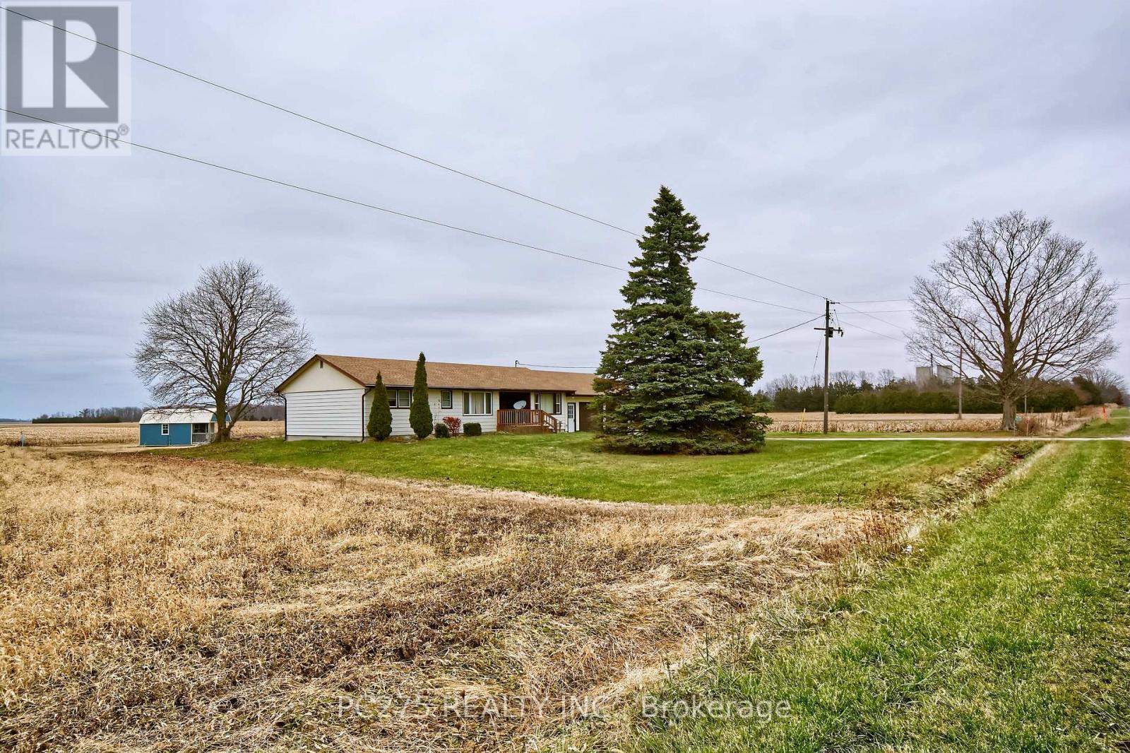 6256 Egremont Road, Warwick, Ontario  N0N 1J4 - Photo 2 - X12926236