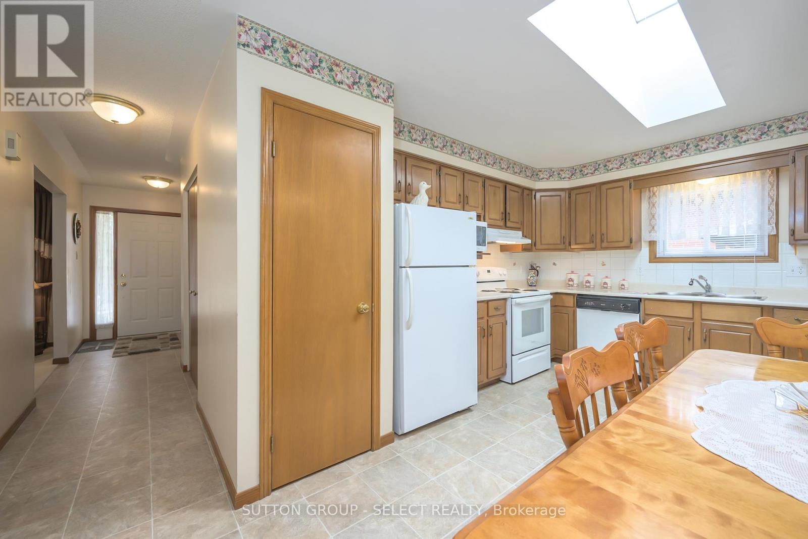 56 Buchan Road, London East, Ontario  N5V 1L2 - Photo 12 - X12926400