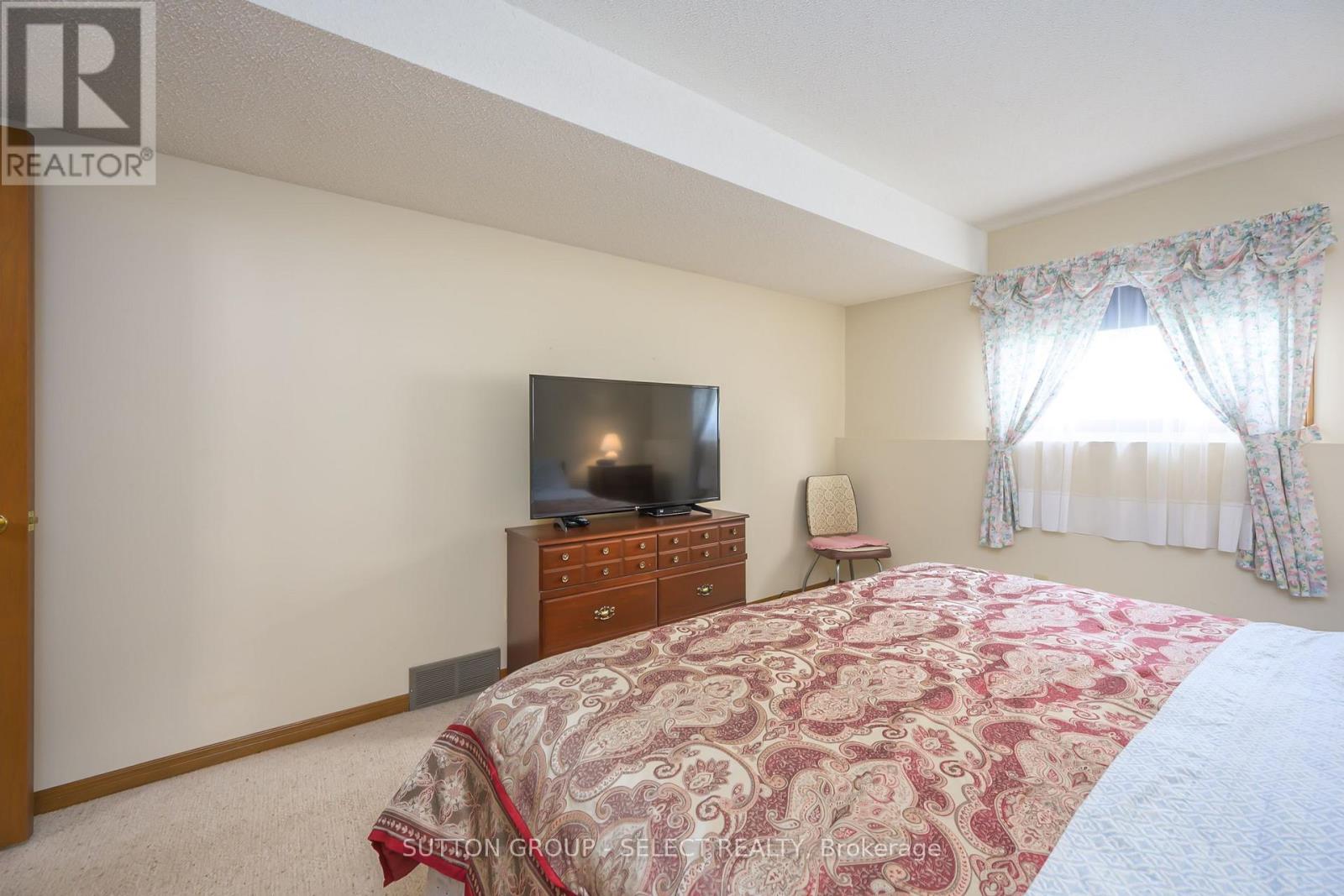 56 Buchan Road, London East, Ontario  N5V 1L2 - Photo 32 - X12926400