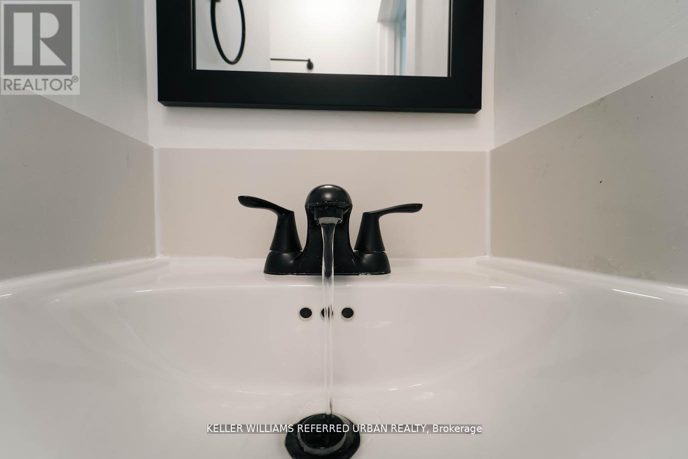 Upper - 1182 Ossington Avenue, Toronto (Wychwood), Ontario  M6G 3W1 - Photo 15 - C12926308