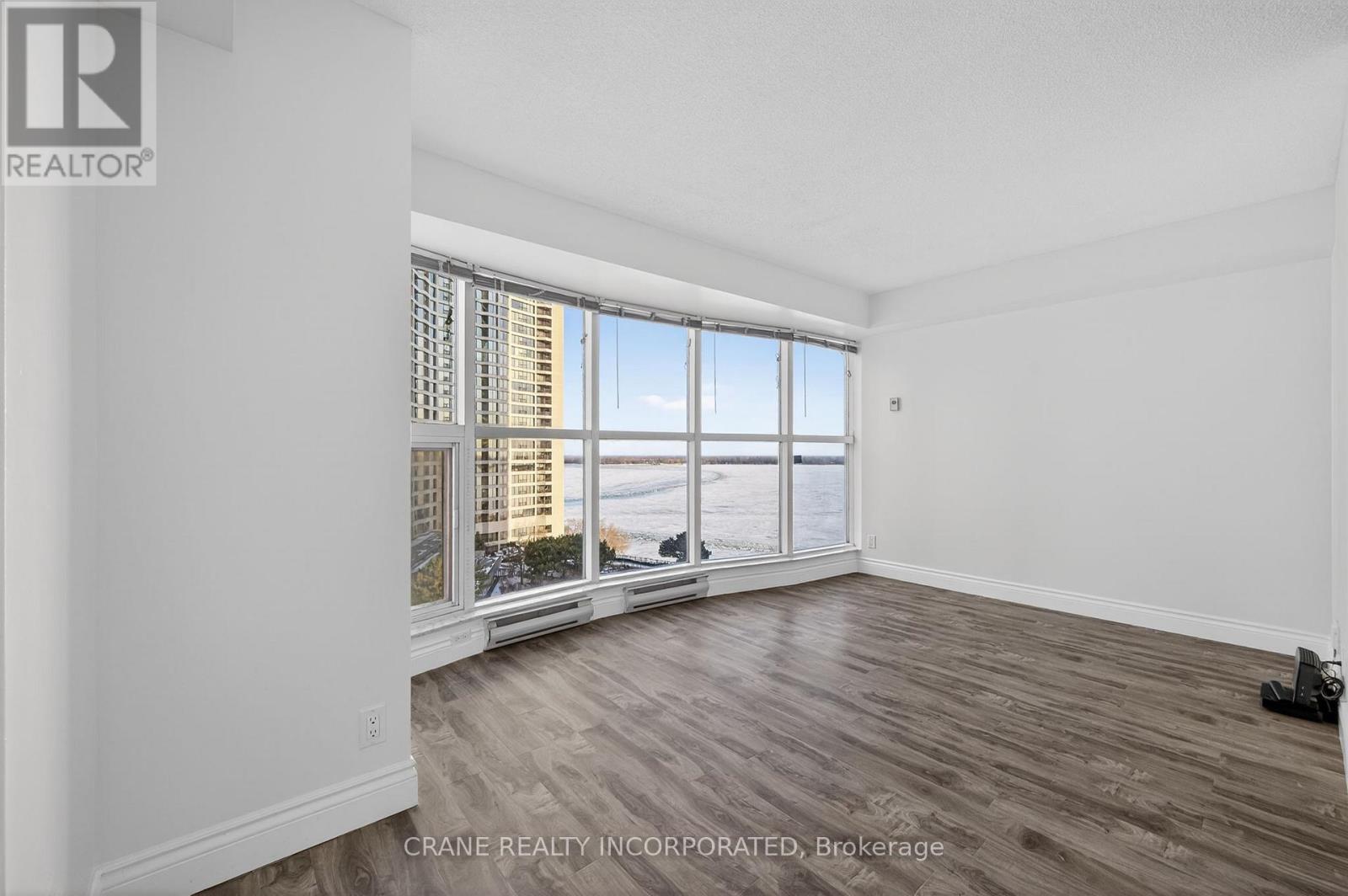 1605 - 77 Harbour Square, Toronto (Waterfront Communities), Ontario  M5J 2S2 - Photo 3 - C12926370