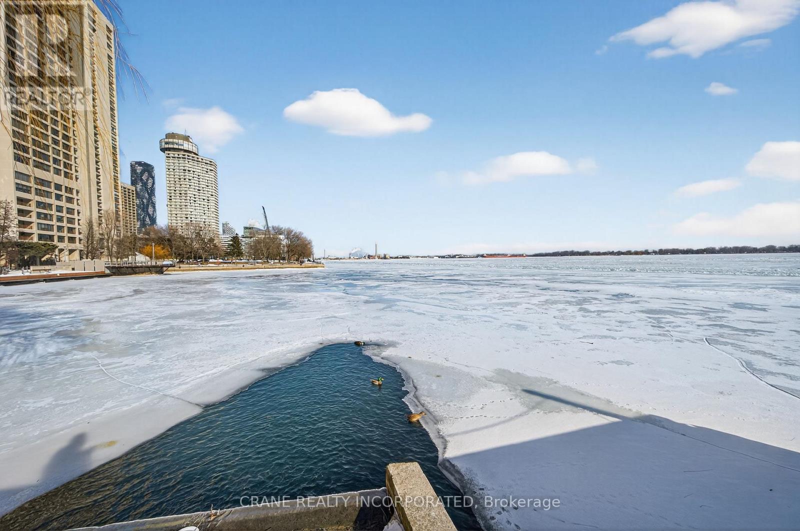 1605 - 77 Harbour Square, Toronto (Waterfront Communities), Ontario  M5J 2S2 - Photo 33 - C12926370