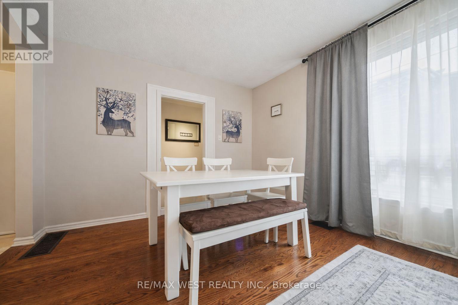 2 Lisburn Crescent, Toronto, Ontario  M2J 2Z5 - Photo 3 - C12926386