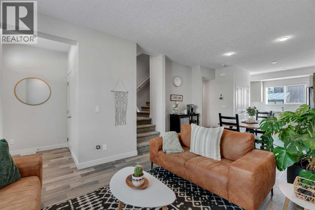 24 Carringvue Way Nw, Calgary, Alberta  T3P 1K8 - Photo 5 - A2293180