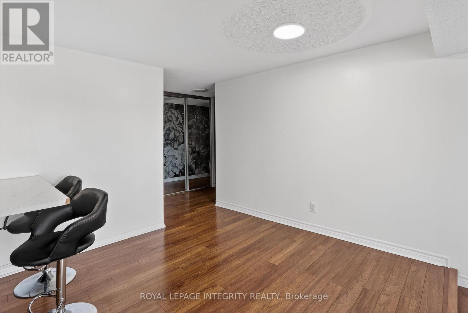 605 - 1599 Lassiter Terrace, Ottawa, Ontario  K1J 8R6 - Photo 13 - X12926238