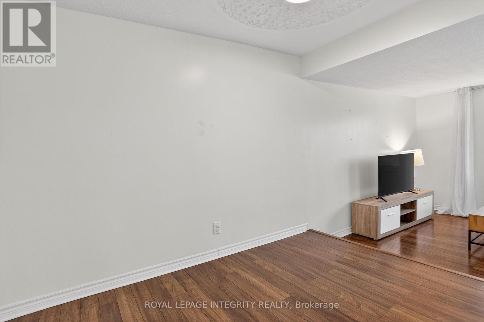 605 - 1599 Lassiter Terrace, Ottawa, Ontario  K1J 8R6 - Photo 14 - X12926238