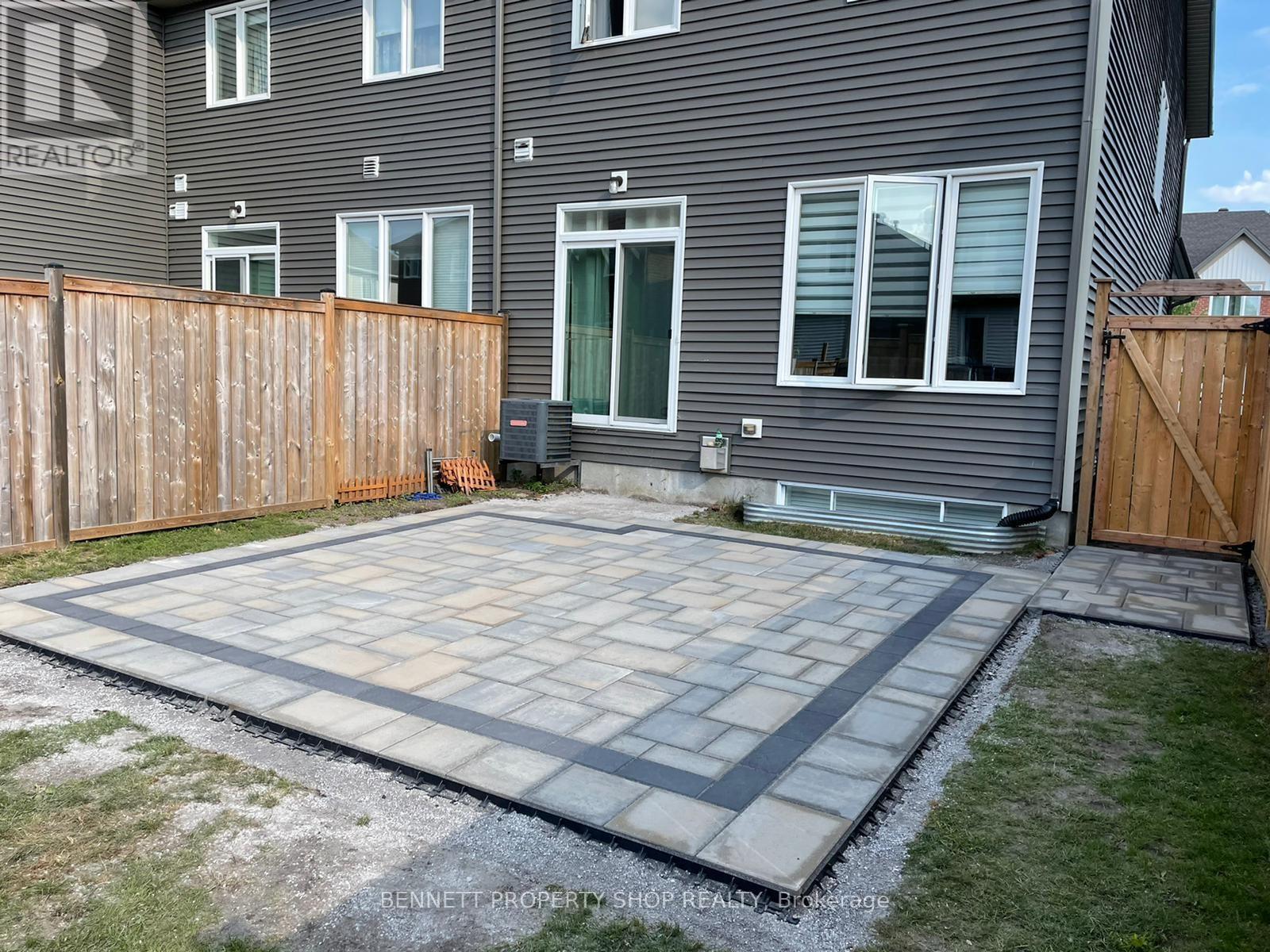 992 Bunchberry Way, Ottawa, Ontario  K1T 0L6 - Photo 24 - X12926298