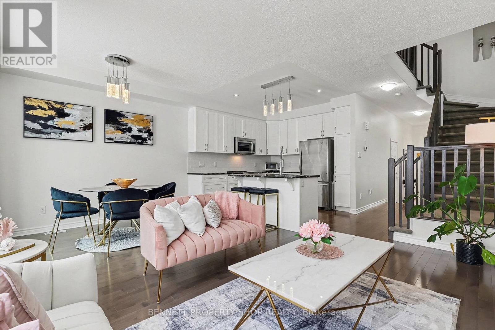 992 Bunchberry Way, Ottawa, Ontario  K1T 0L6 - Photo 3 - X12926298