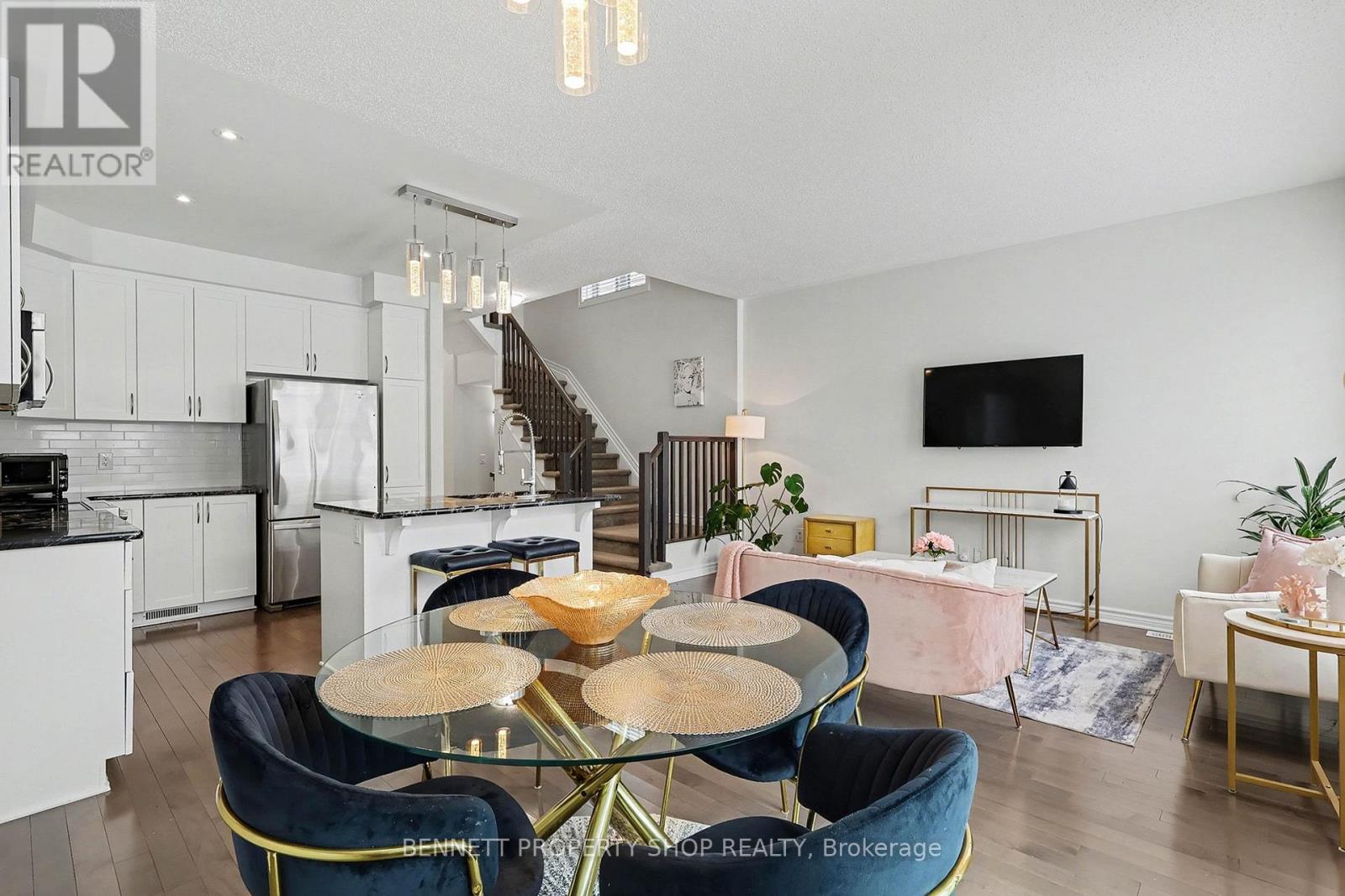 992 Bunchberry Way, Ottawa, Ontario  K1T 0L6 - Photo 4 - X12926298